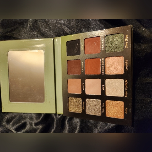 Violet Voss Olive You Forever Palette - Picture 4 of 7